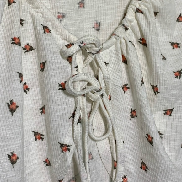 Ultra Flirt Tie Front Floral Crop Top XL - Picture 2 of 5